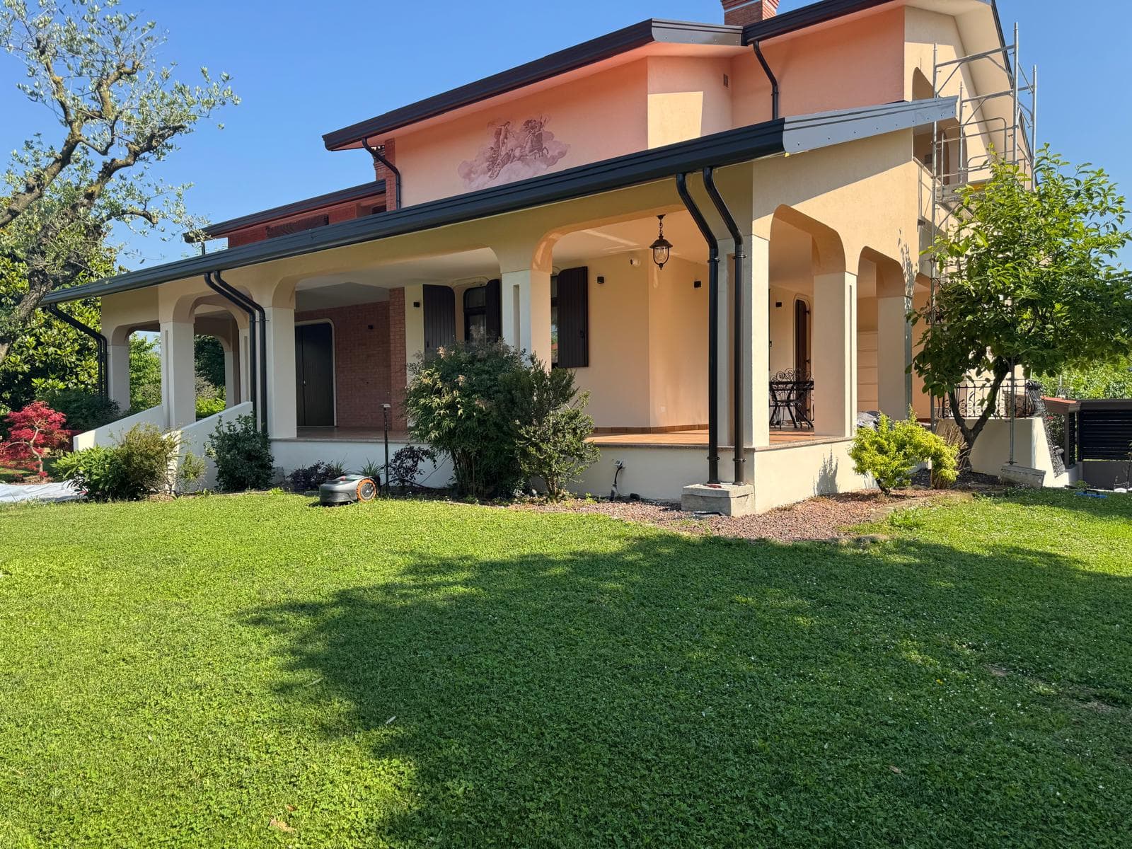 Copertura e rifinitura villa